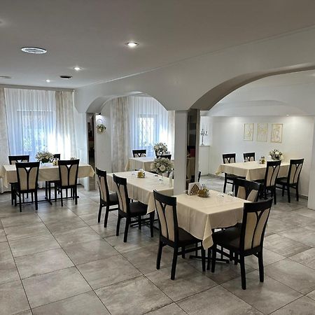 Golden Golem Hotel & Spa براغ المظهر الخارجي الصورة