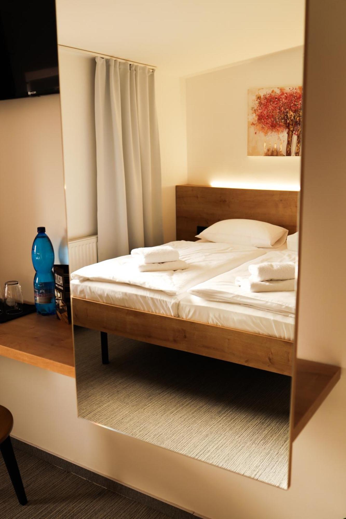 Golden Golem Hotel & Spa براغ المظهر الخارجي الصورة