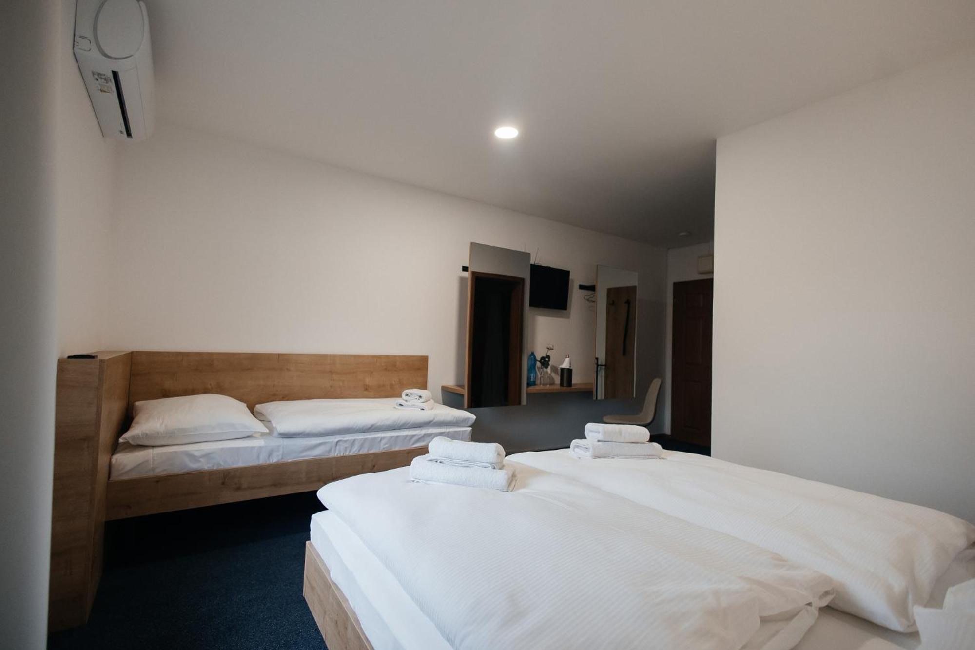 Golden Golem Hotel & Spa براغ المظهر الخارجي الصورة