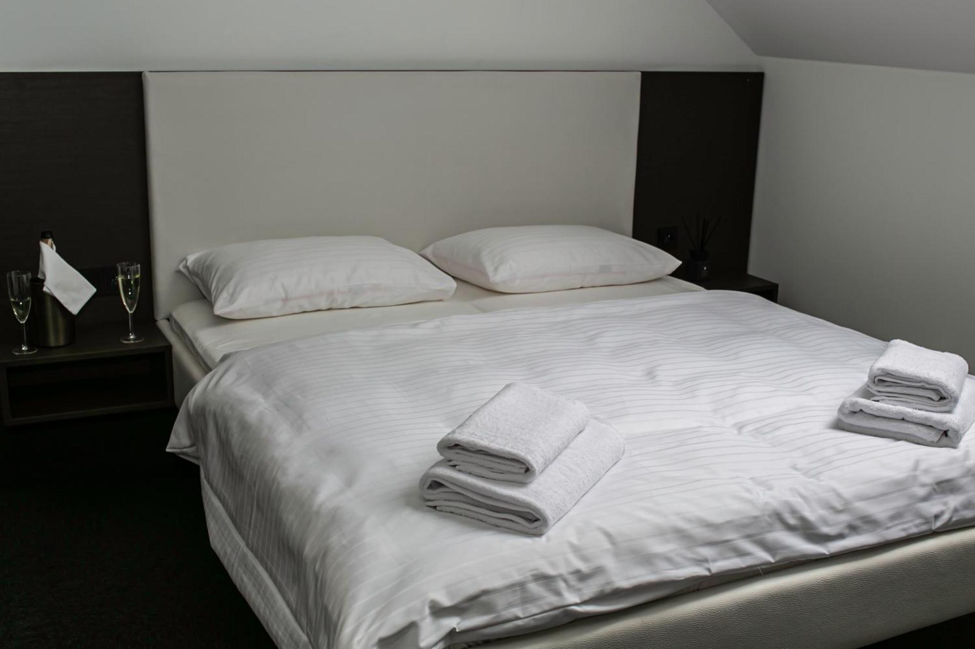 Golden Golem Hotel & Spa براغ المظهر الخارجي الصورة