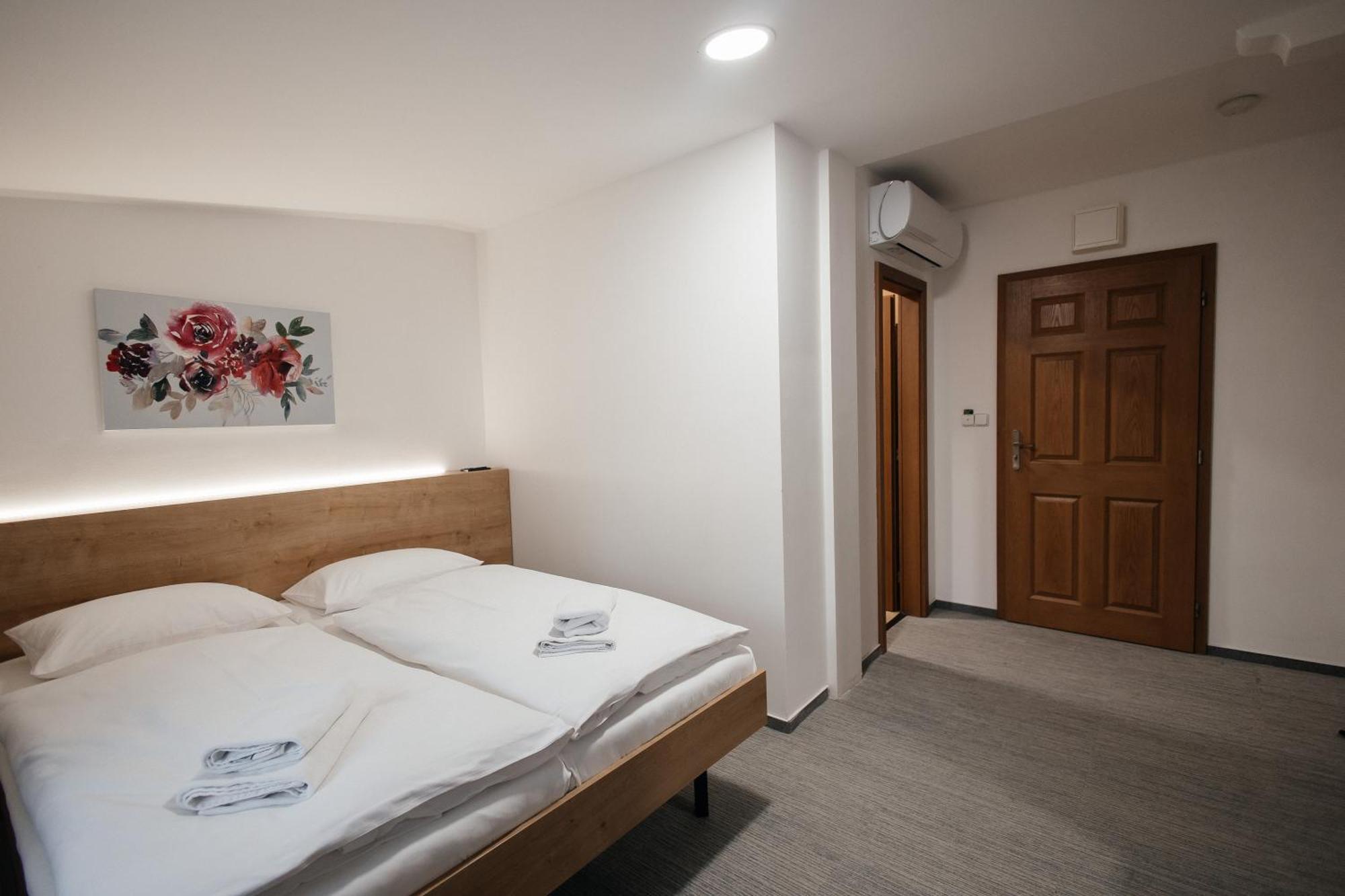 Golden Golem Hotel & Spa براغ المظهر الخارجي الصورة